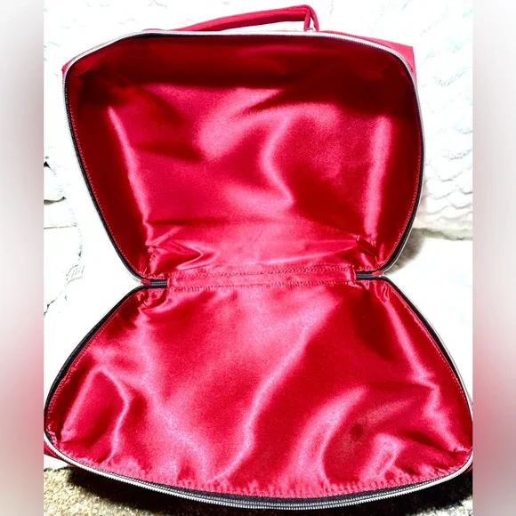 Estée Lauder Red Velvet Bow detail travel bag makeup iPad. Small laptop - Picture 6 of 10